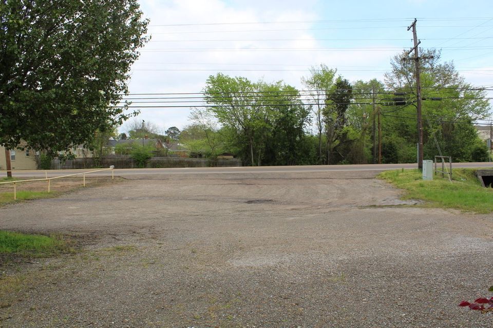 310 Idlewild Rd, Columbus, MS 39702